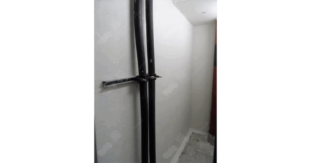 天花牆身保溫工程_施工中_牆身施作兩層CG100TIC水泥系隔熱保溫塗料及三角線