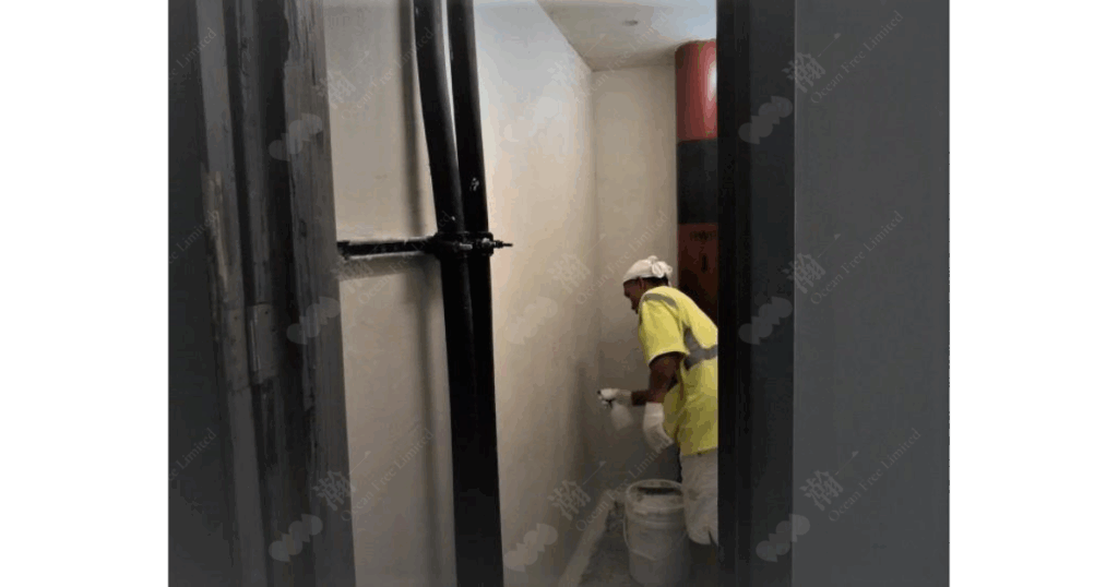 天花牆身保溫工程_施工中_牆身表層噴灑卓先液一道